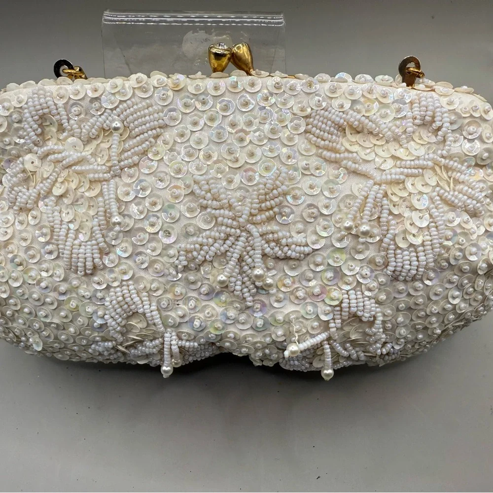 Elegant Beaded/Sequin, Gold Accents, with chain handle - Picture 3 of 14